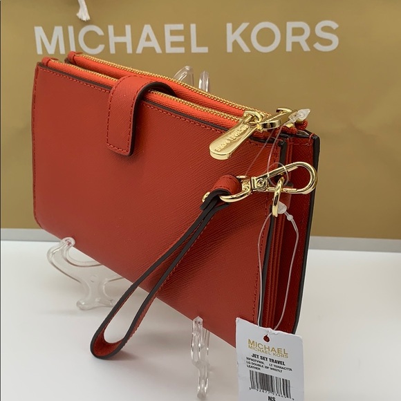 MICHAEL KORS JET SET TRAVEL LG DOUBLE ZIP WRISTLET - Picture 10 of 16